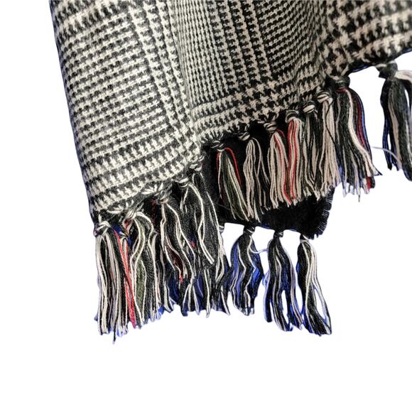 Steve Madden Plaid and Houndstooth Large  Fringed Wrap - One Size - Picture 3 of 6